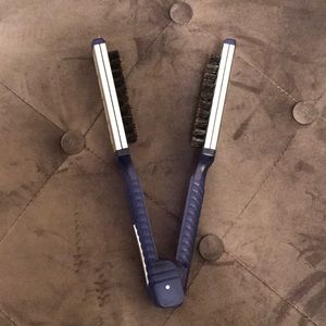 Hair straightener brush for blow out conair